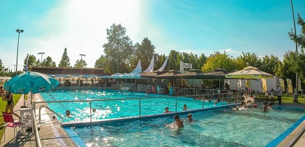 Δεκαπενταύγουστος με δροσιά στη Δημοτική Πισίνα 